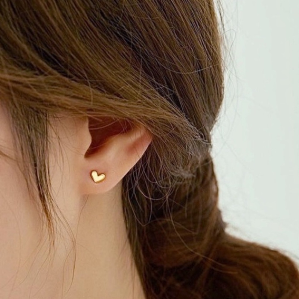 NEW Tiny Heart stud Earrings in Gold color - Minimalist - Boutique